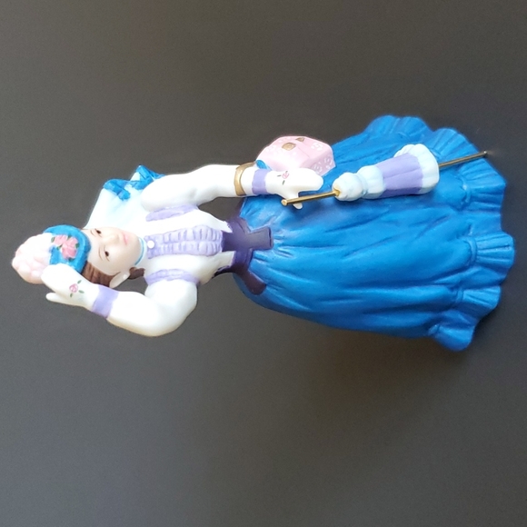 Avon Collectibles Mrs P.F.E. Albee 1996 - Picture 7 of 10